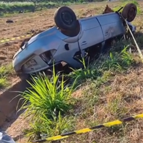 Uma pessoa morre e outra fica gravemente ferida em capotamento na BR-364