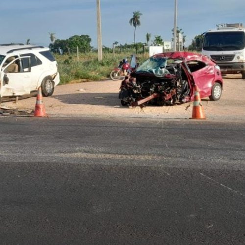 Acidente entre quatro veículos deixa três mortos da mesma família em rodovia federal