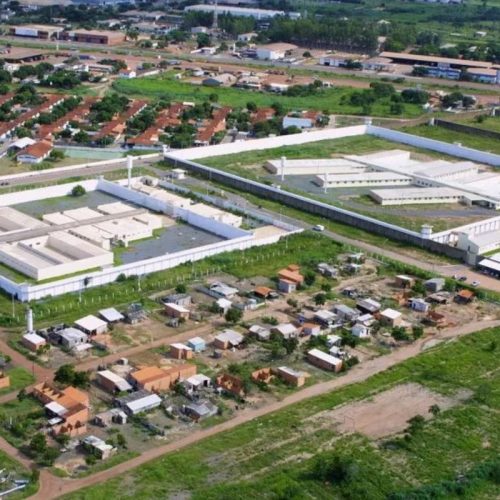 Advogada é presa ao ser flagrada tentando entrar com bebida alcoólica na PCE em Cuiabá