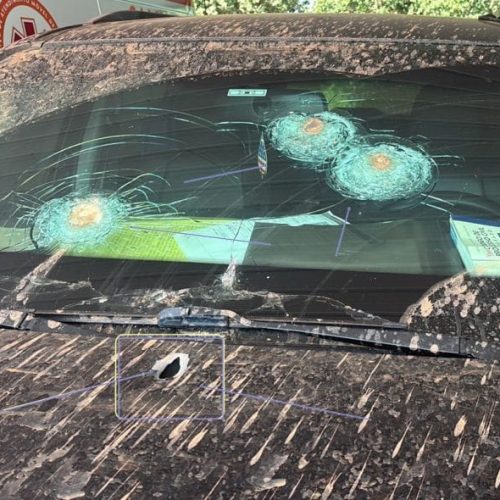 Advogado sofre emboscada e é alvo de tiros; caminhonete blindada impede morte