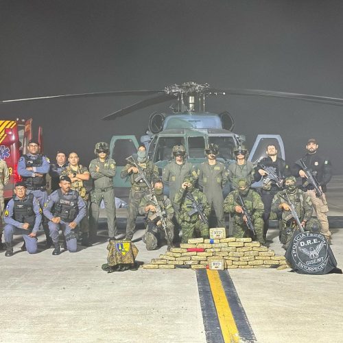 Aeronave carregada com drogas é abatido por caças da FAB e cai em MT; tripulantes bolivianos são presos
