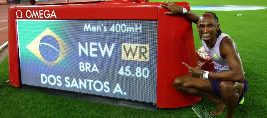 Alison dos Santos quebra recorde mundial dos 400m com barreiras