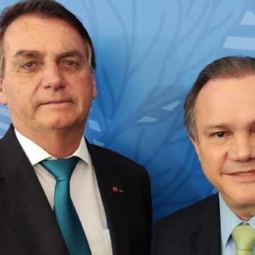 Ao lado de Bolsonaro, senador de MT acompanha julgamento e fala em perseguição política