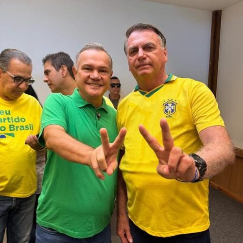 Ao lado de Bolsonaro, senador de MT participa de ato a favor de anistia aos presos em Brasília