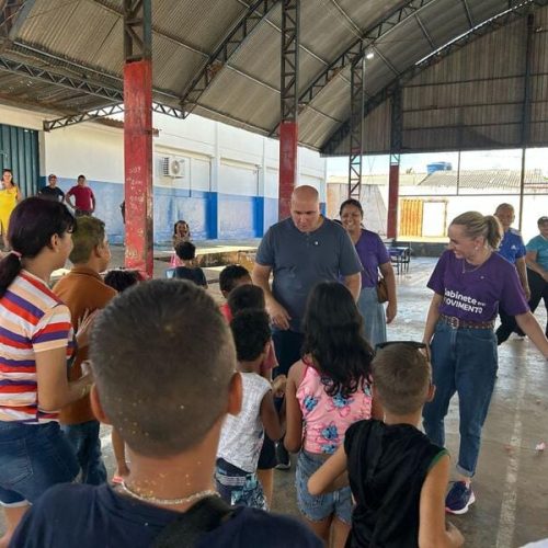 Ao lado de prefeito, vereadora celebra adesão popular em primeira ação social do ano