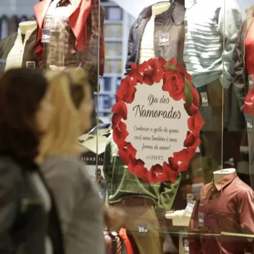Apaixonados devem gastar até R$ 400 em presentes no Dia dos Namorados em MT