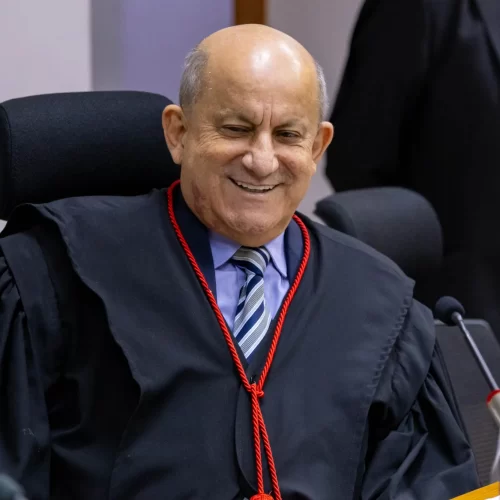 Após 39 anos, desembargador Sebastião Barbosa se aposenta no Tribunal de Justiça de MT