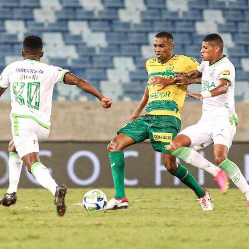 Após derrota fora de casa, Cuiabá recebe o América-MG na Arena para se aproximar do G4