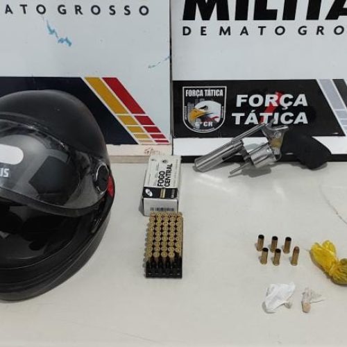 Após execução de mulher, PM persegue faccionados e prende três em MT