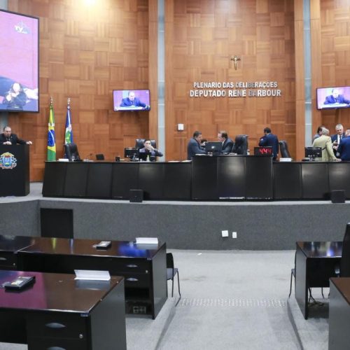 Assembleia derruba veto de Mauro Mendes e autoriza "mercadinhos" em presídios