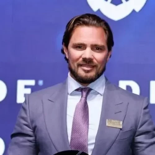 Ataque a Daniel Vorcaro fracassa, e empresário acelera expansão com apoio da Justiça