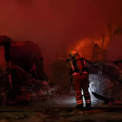Ataques entre Israel e Irã se intensificam e mais de 240 pessoas morreram em 4 dias