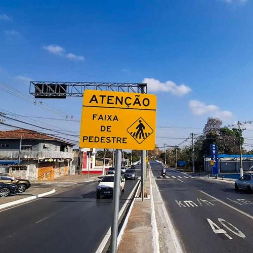 Avenidas recebem reforço na sinalização e iluminação em Várzea Grande