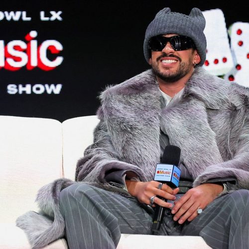 Bad Bunny, vencedor do Grammy e crítico de Trump, canta no Super Bowl