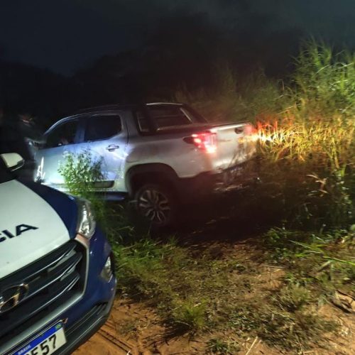 Bandidos invadem chácara, fazem família refém e levam caminhonete e TV