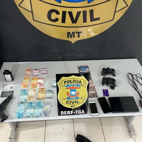Bandidos que aterrorizam família em assalto são presos com armas e dinheiro