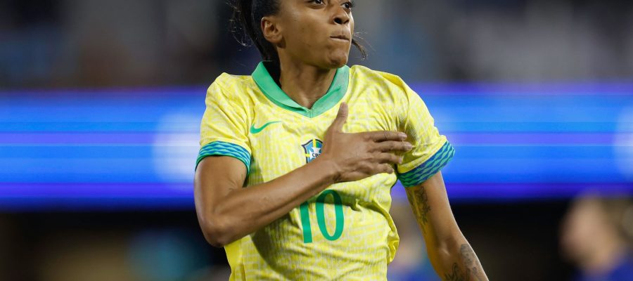 Barça anuncia Kerolin com valor recorde no futebol feminino brasileiro