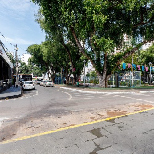 Bares são multados e notificados por poluição sonora e mesas em calçada