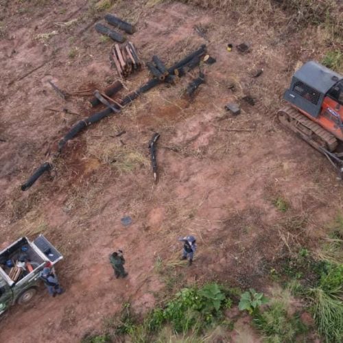 Batalhão Ambiental apreende máquinas usadas na extração de madeira e garimpo ilegal