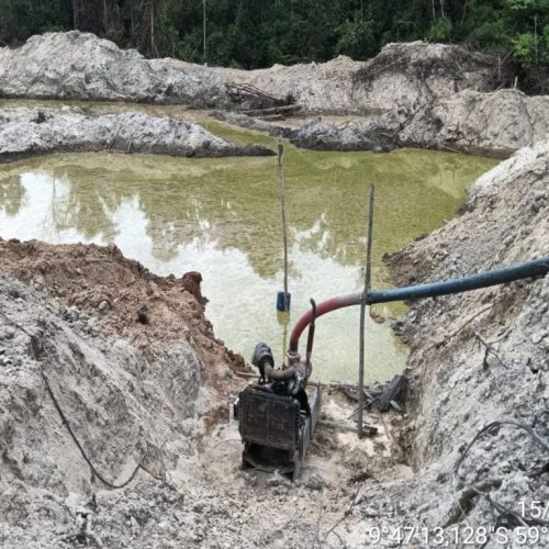 Batalhão Ambiental fecha garimpo ilegal e apreende maquinários