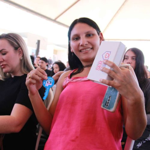 Beneficiários celebram sonho da casa própria com entrega de 125 unidades em Várzea Grande