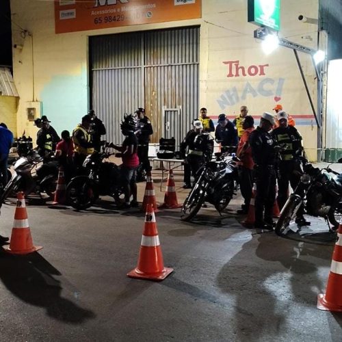 Blitz remove 33 motocicletas e prende duas pessoas por embriaguez ao volante