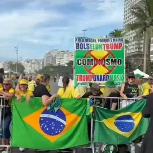 Bolsonaro volta a Copacabana por anistia aos presos por atos de 8 de janeiro