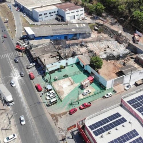 Bombeiros usam mais de 80 mil litros de água para extinguir incêndio em madeireira