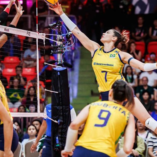 Brasil vence e pega França nas quartas do Mundial de vôlei feminino