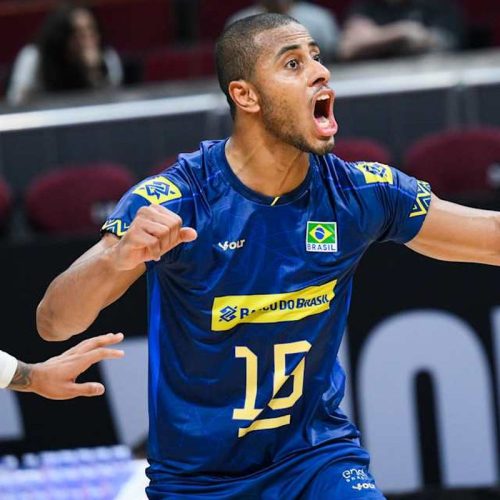 Brasil volta a vencer no Mundial e se garante nas oitavas de final