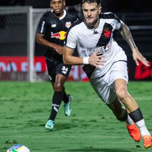 Brasileiro: Vasco enfrenta Bragantino para tentar se afastar do Z4