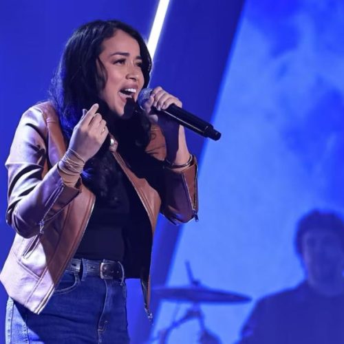 Cantora mato-grossense ‘vira’ quatro cadeiras no The Voice Brasil