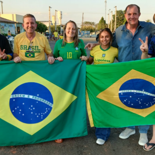 Apoiadores de Flávio Bolsonaro realizam carreata e ato político em Itanhangá