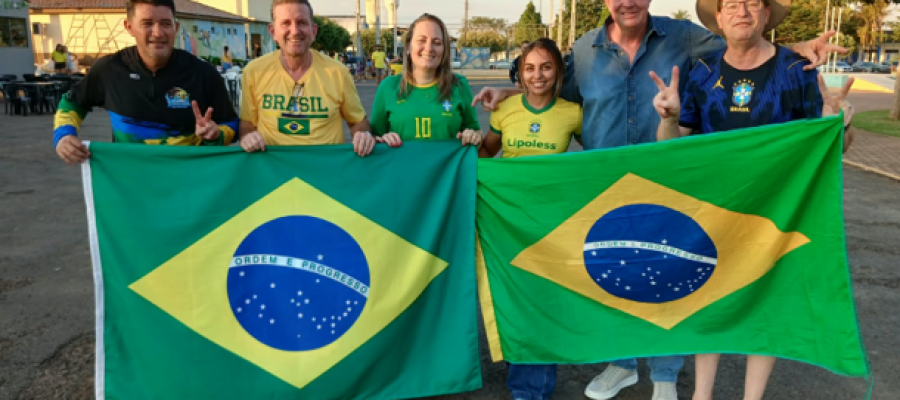 Apoiadores de Flávio Bolsonaro realizam carreata e ato político em Itanhangá