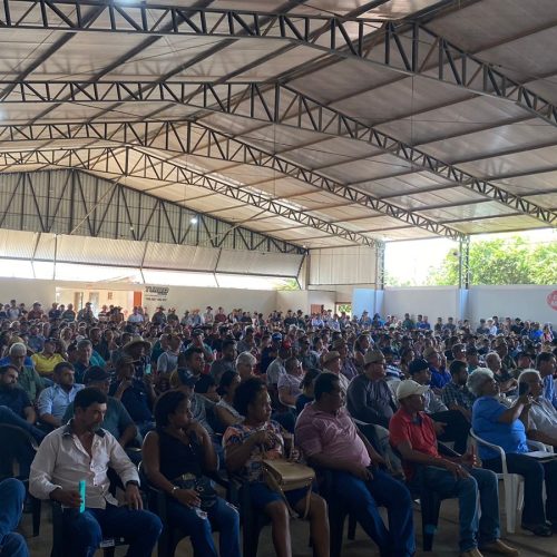 Itanhangá-MT: Reunião com superintendente do INCRA mobiliza a cidade e leva centenas de pessoas ao clube dos idosos em Itanhangá