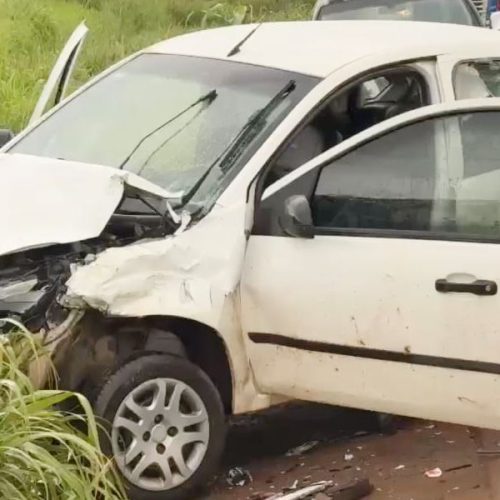 Sinop: carro e caminhonete colidem na BR-163; dois feridos