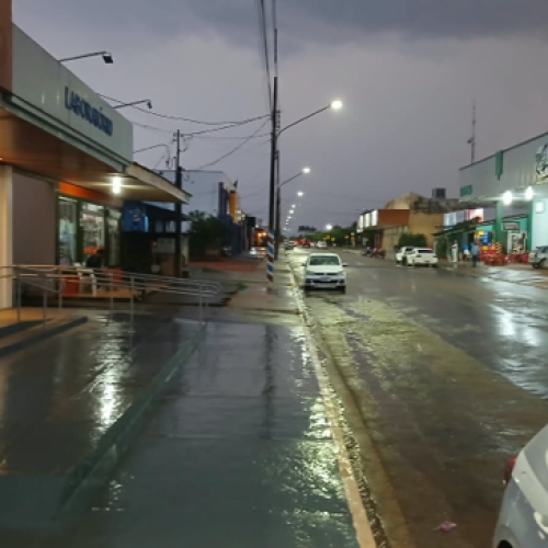 Itanhangá-MT: Chuva de granizo surpreende moradores de Itanhangá neste sábado
