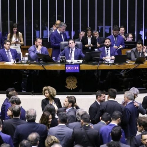 Câmara aprova projeto que isenta do Imposto de Renda quem ganha até R$ 5 mil por mês