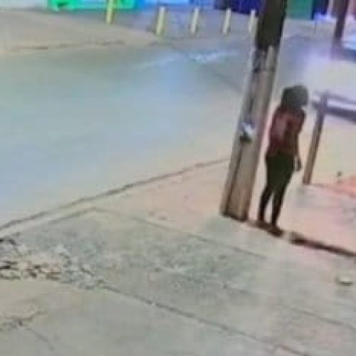 Câmera flagra mulher sendo atropelada por carro desgovernado em Várzea Grande