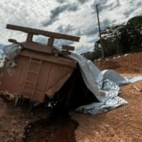 Caminhão-tanque tomba em rodovia de MT e motorista morre preso às ferragens