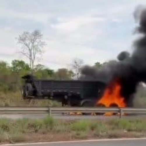 Caminhoneiro desconecta cabine e evita que incêndio em carreta se espalhe na MT-251