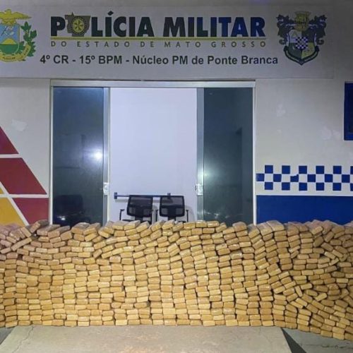 Caminhonete capota com mais de 800 kg de maconha em rodovia de MT e traficantes são presos