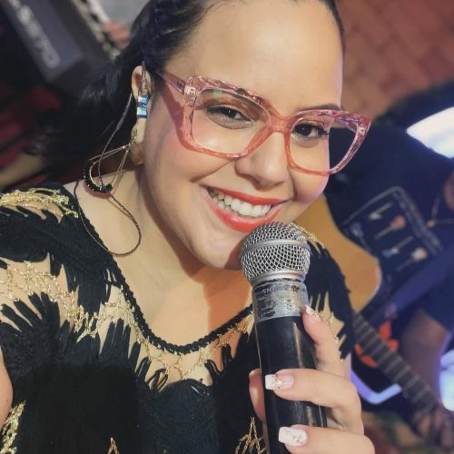 Cantora sertaneja passa mal e morre horas depois de se apresentar em parque de Cuiabá