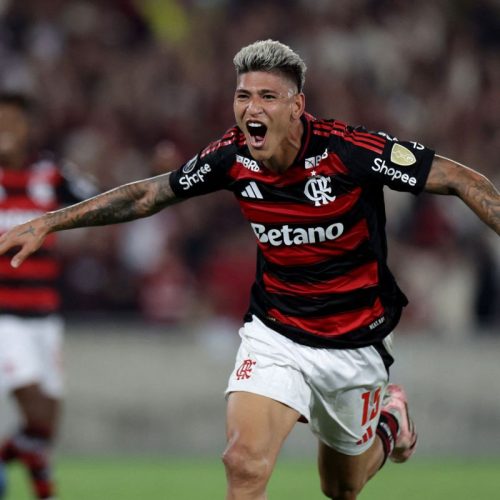 Carrascal decide e Flamengo fica em vantagem na semi da Libertadores
