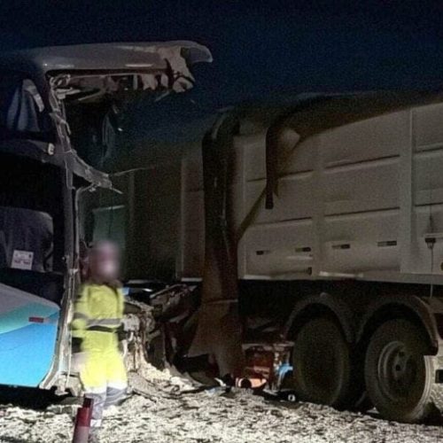 Carreta envolvida em acidente com 11 mortos e mais de 40 feridos trafegava fora do horário, diz PRF