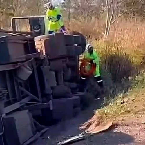 TRANSITO: Motorista morre após carreta tombar na BR-364
