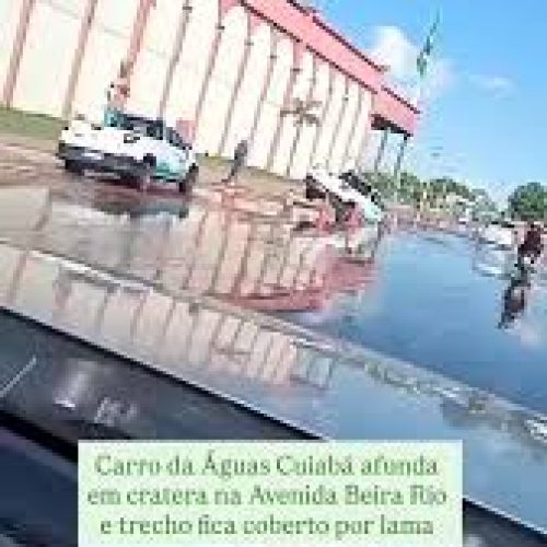 Carro da Águas Cuiabá afunda em cratera na Avenida Beira Rio e trecho fica coberto por lama