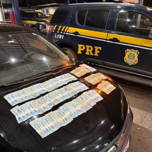 Casal em carro com registro criminal é flagrado pela PRF com R$ 20 mil em caixa de remédio