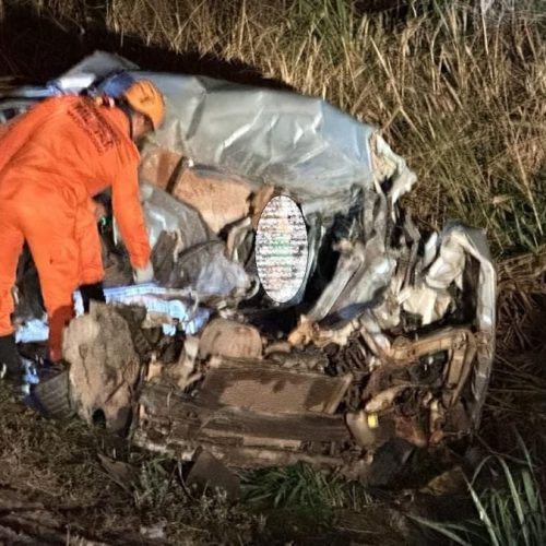 Casal morre em colisão frontal entre carro e carreta na BR-364, em Várzea Grande