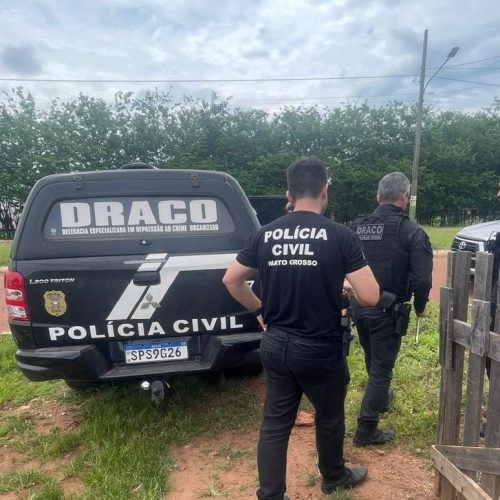 Casal que integra facção criminosa é preso por suspeita de homicídio e tráfico de drogas